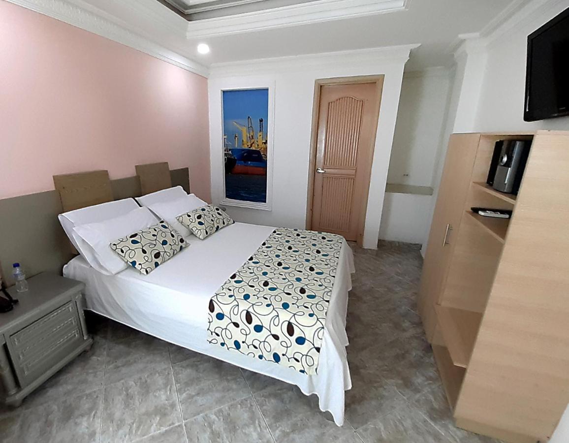 Plaza 43 Hotel 3*